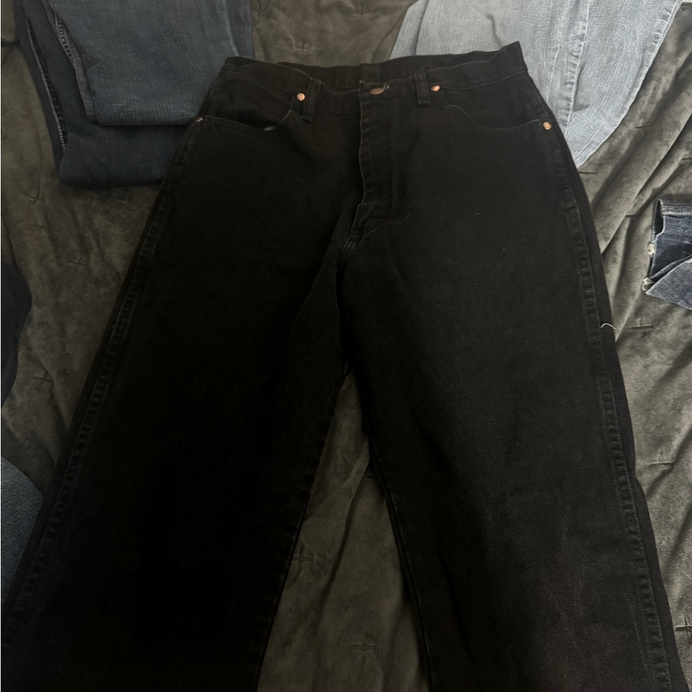 Wranglers the black ones are size 9x34 and other ones are 7x34